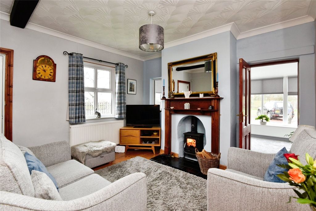 Property photo 2 of 18 Picture No. 12
