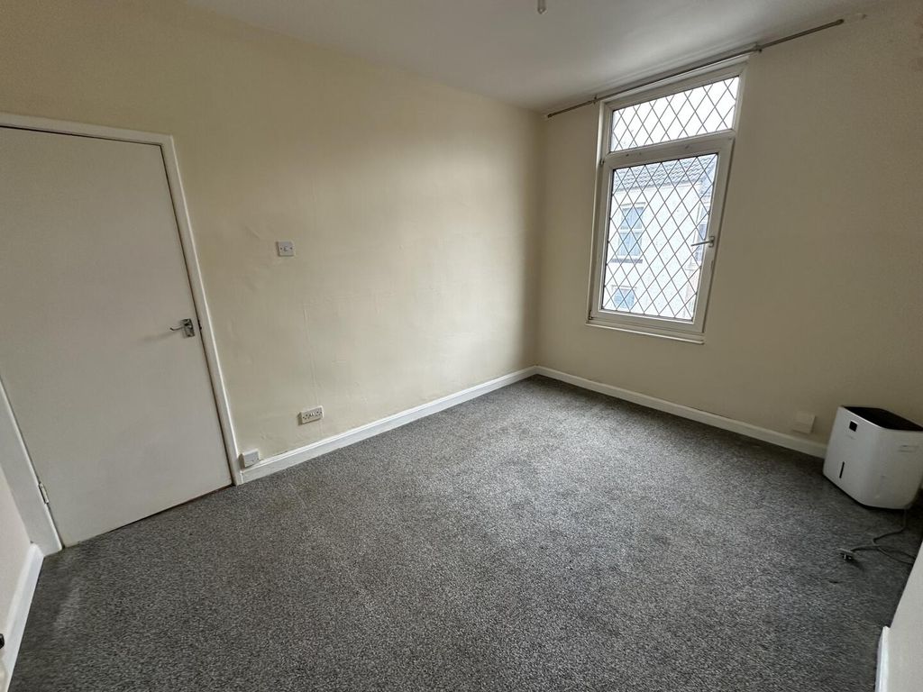 Property photo 3 of 7 Bedroom 1