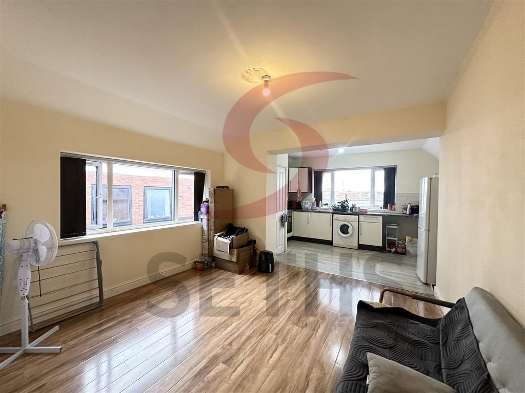 Property photo 1 of 6 Lounge
