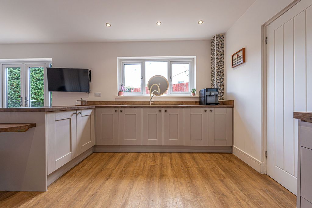 Property photo 3 of 31