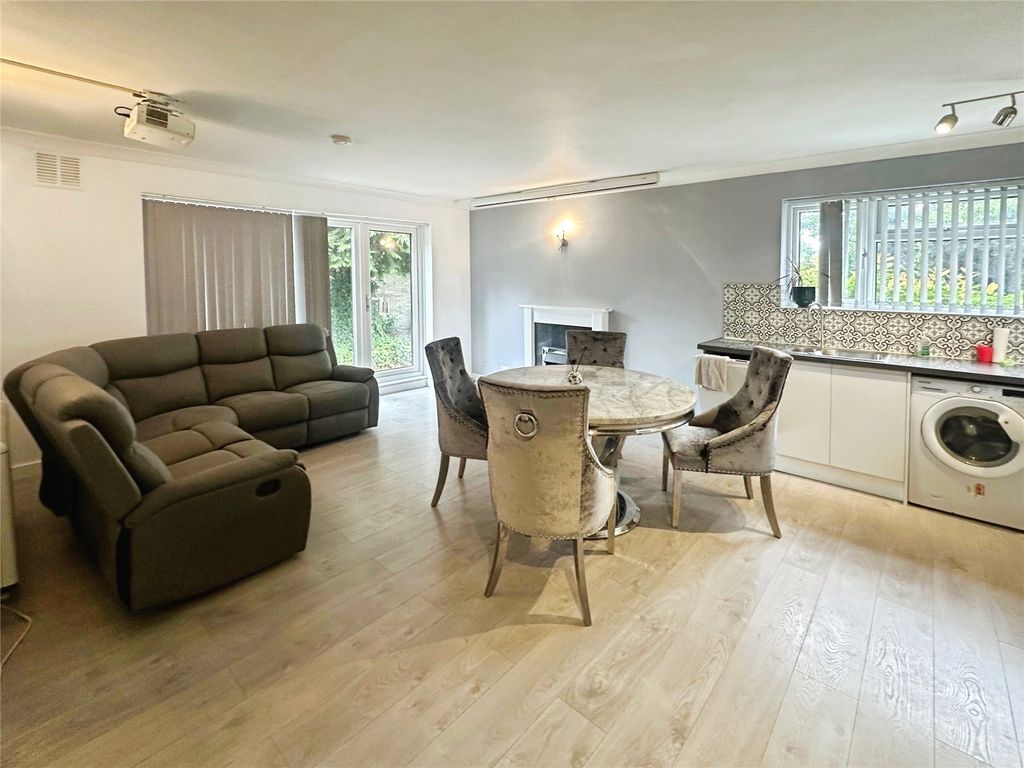 Property photo 2 of 16 Reception/Kitchen