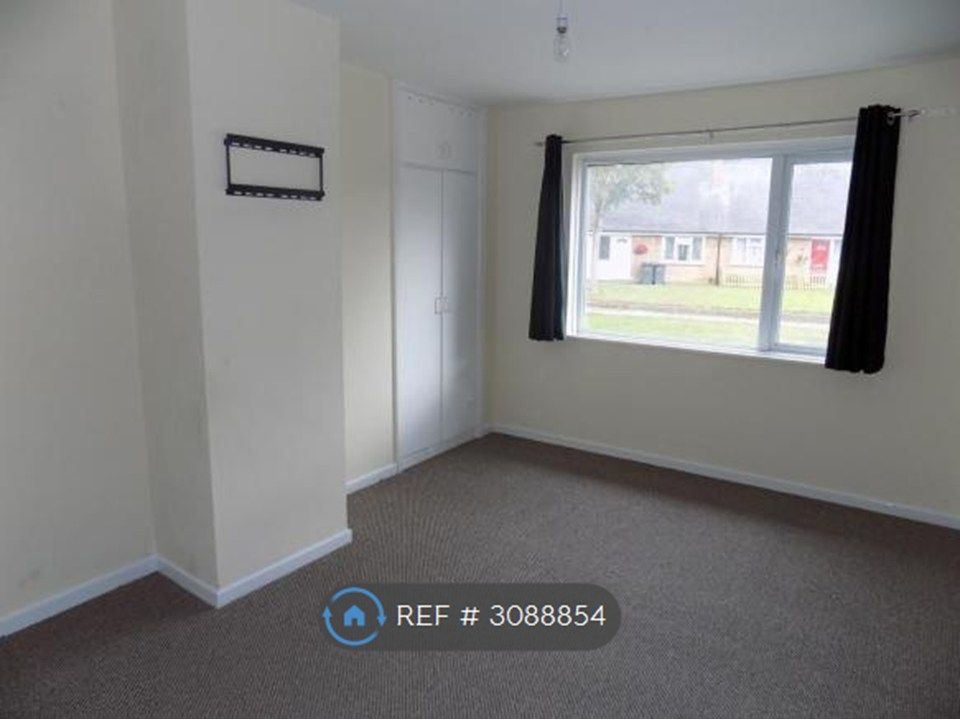 Property photo 3 of 10 Bedroom 1