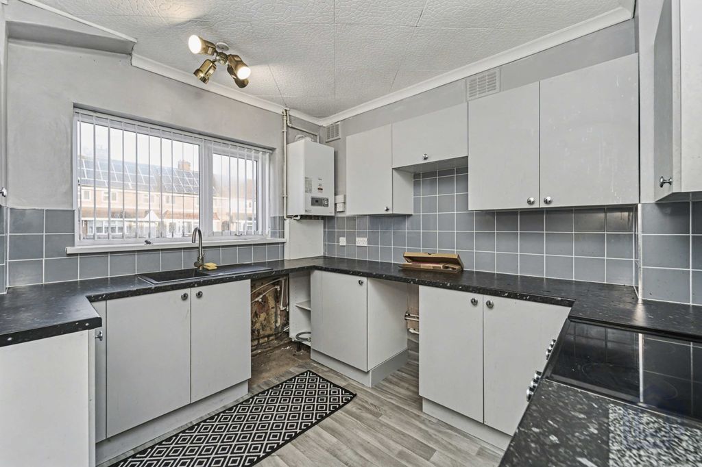 Property photo 2 of 23