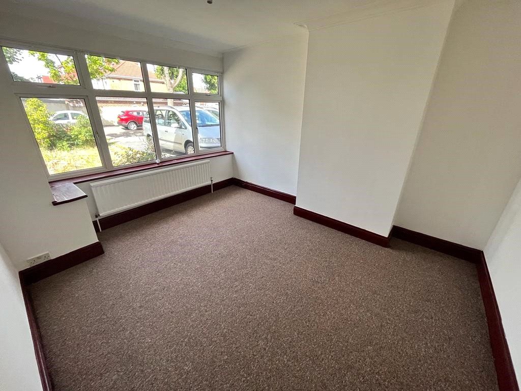 Property photo 3 of 16 Lounge