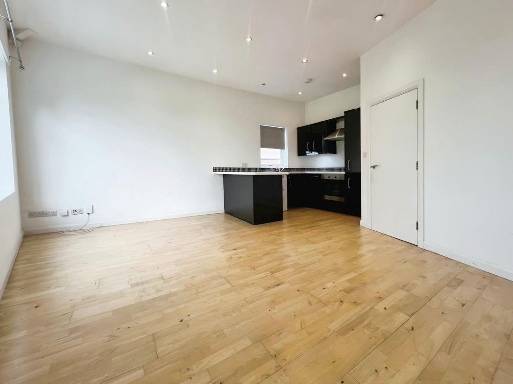 Property photo 3 of 9 B84dc97F-Brugh 20Green 20Kitchen.Jpg