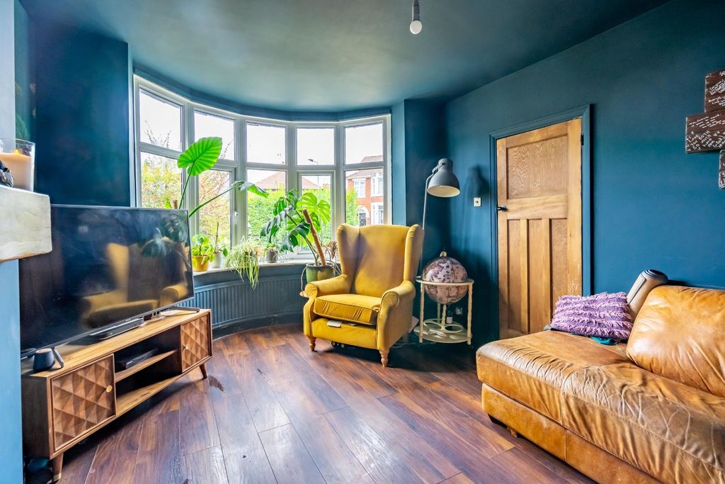 Property photo 3 of 17 Burnholme Ave (5 Of 24).Jpg
