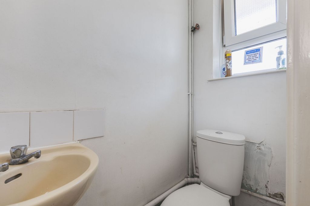 Property photo 3 of 7 WC