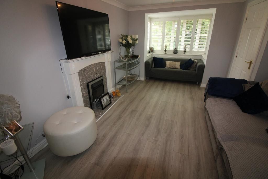 Property photo 3 of 18 Lounge