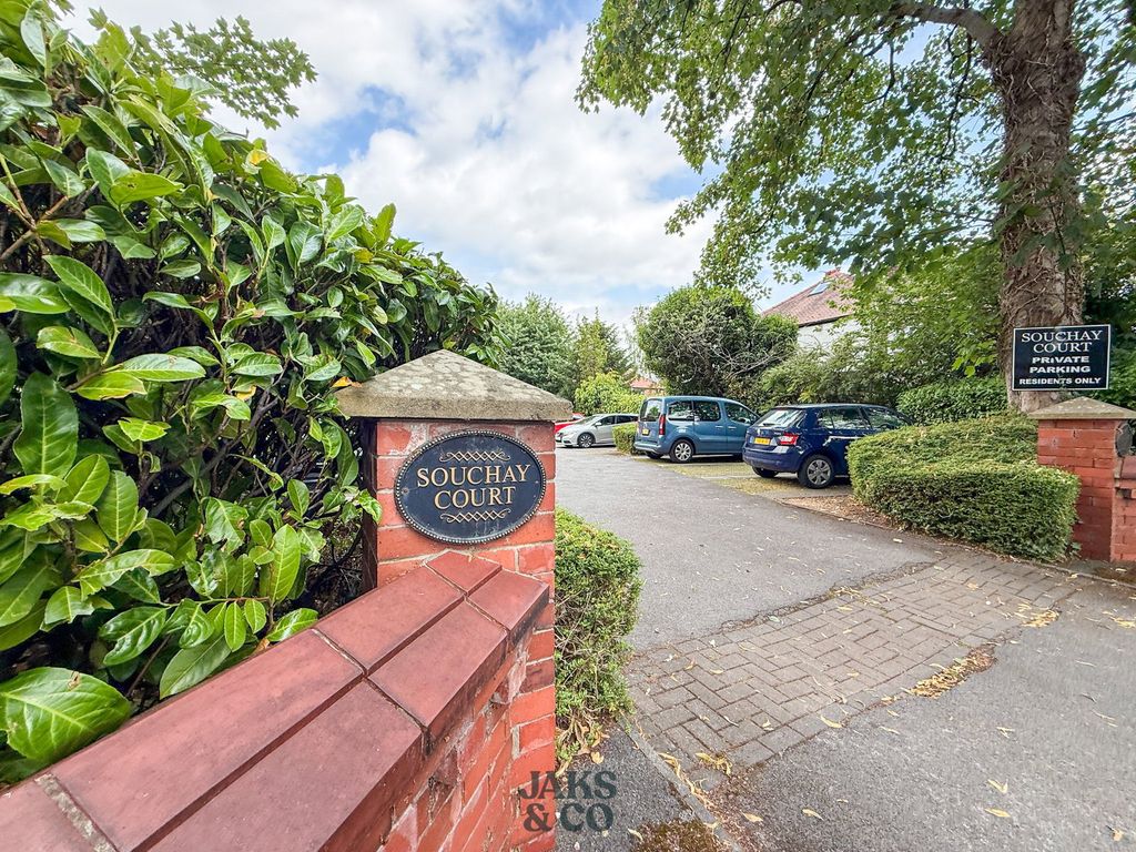 Property photo 1 of 23