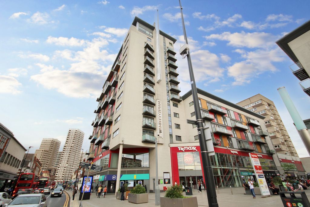 Property photo 1 of 8 Central Apartments, Wembley, Middlesex Ha9