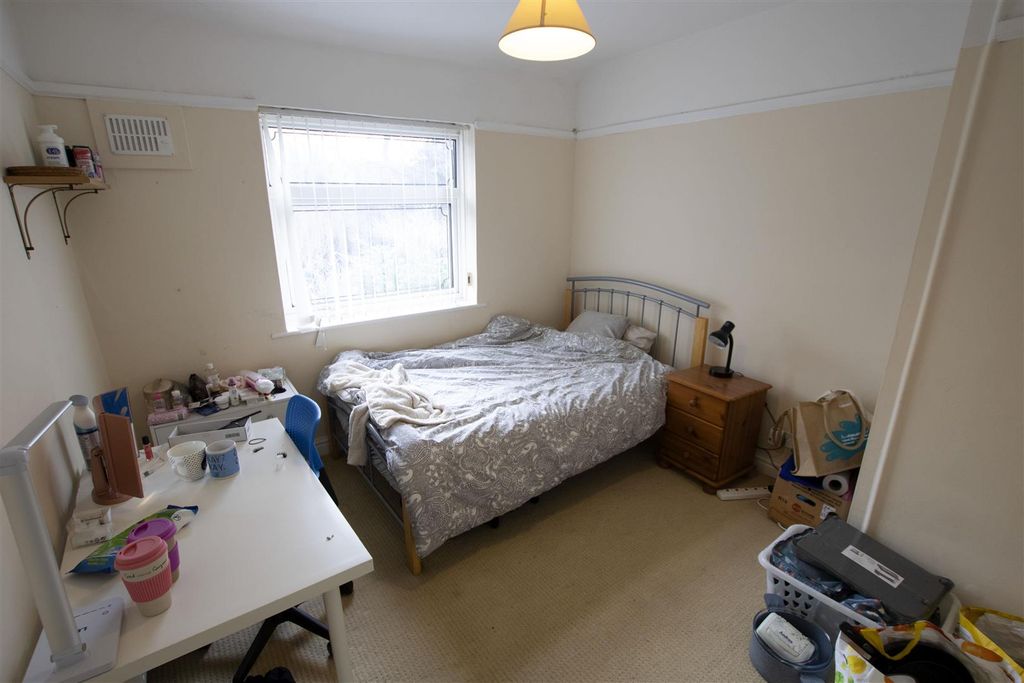Property photo 1 of 14 Approach