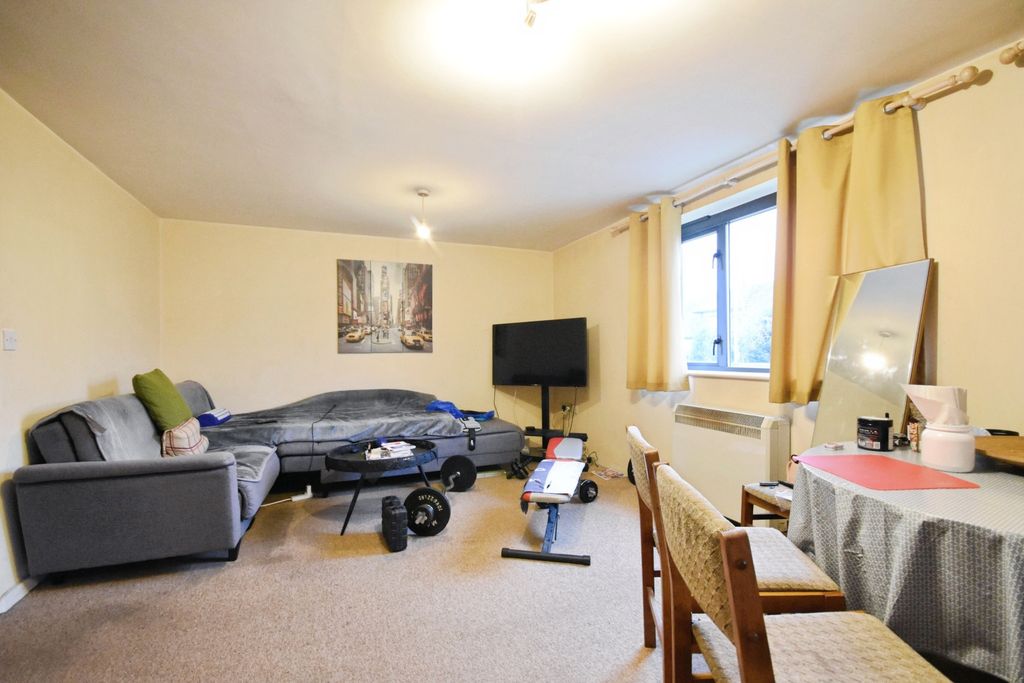 Property photo 3 of 10