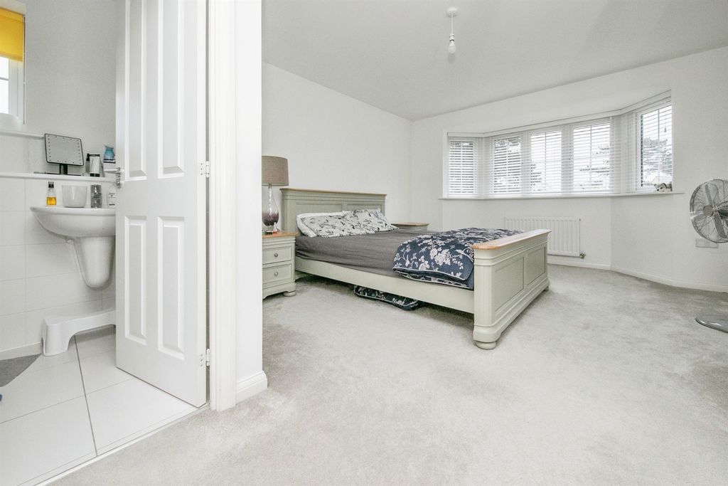 Property photo 3 of 12