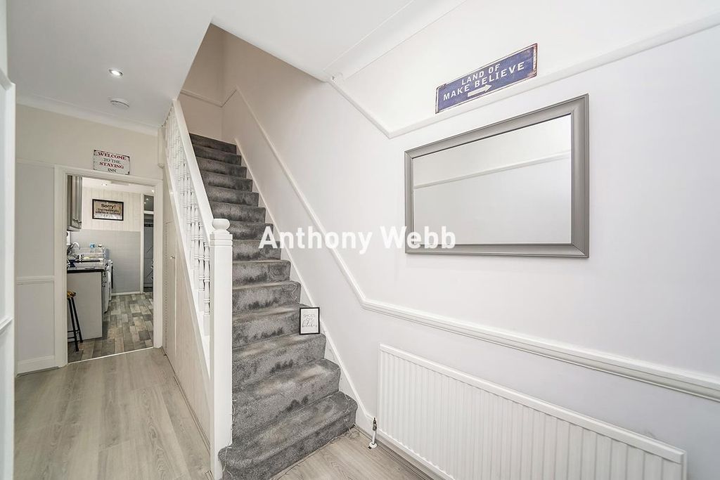 Property photo 3 of 17 Hallway