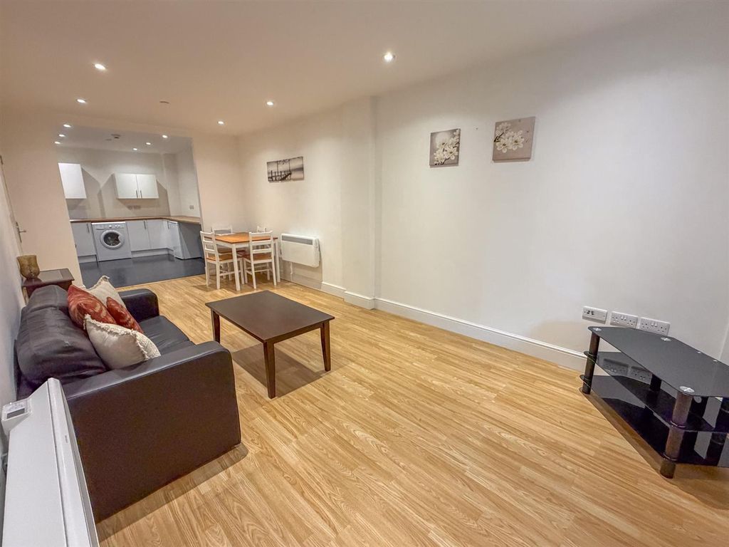 Property photo 3 of 9 59 The Courtyard-8.Jpg