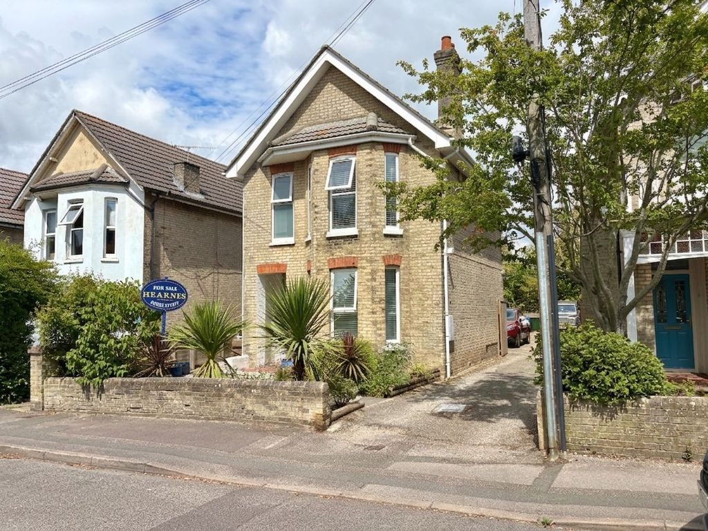 Property photo 2 of 25