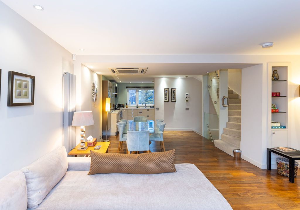 Property photo 3 of 47