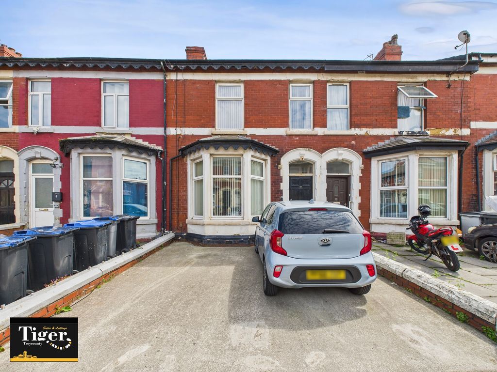 Property photo 1 of 14 Cam03440G0-Pr0357-Still015