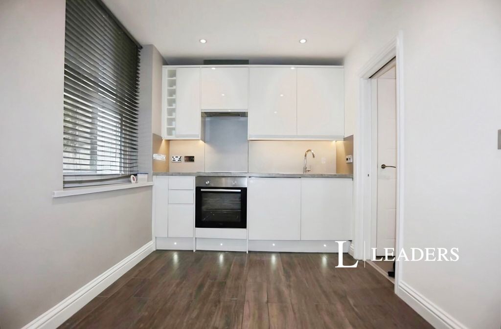 Property photo 1 of 6 Kitchen/Living Room