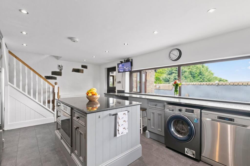 Property photo 3 of 27