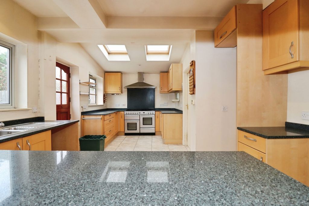 Property photo 2 of 19 Kitchen