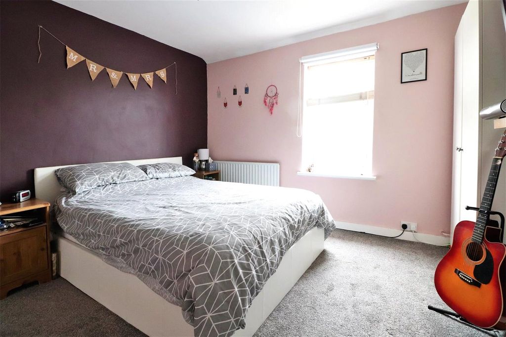 Property photo 2 of 11 Bedroom 1