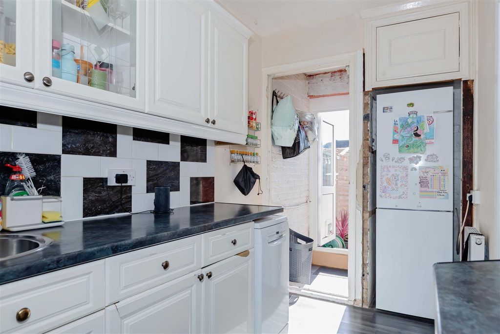 Property photo 3 of 13 Cheviot Rd_14.Jpg