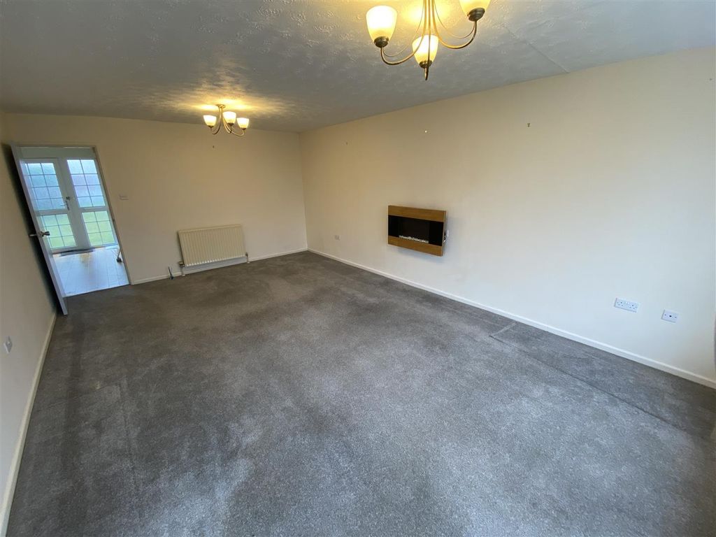 Property photo 2 of 17 Living Room