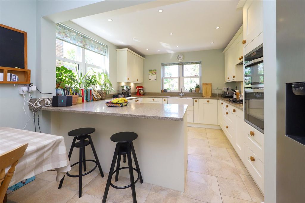 Property photo 2 of 18 Kitchen