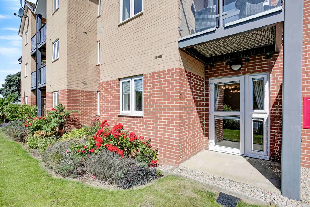 Property photo 1 of 9
