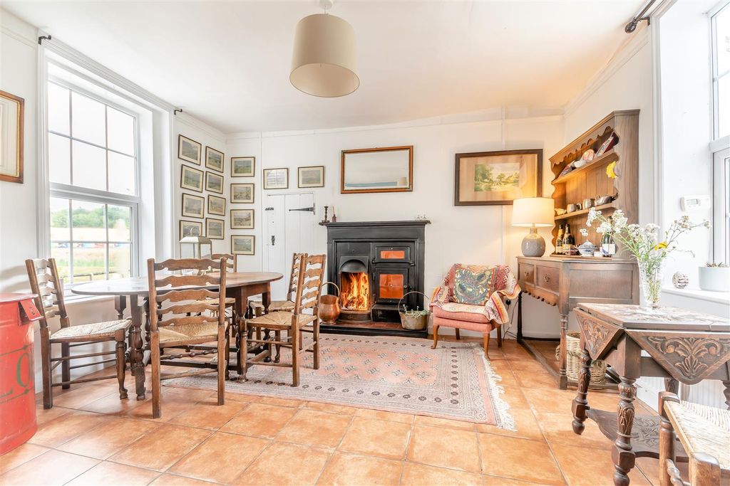 Property photo 3 of 22 8656910-Interior06.Jpg