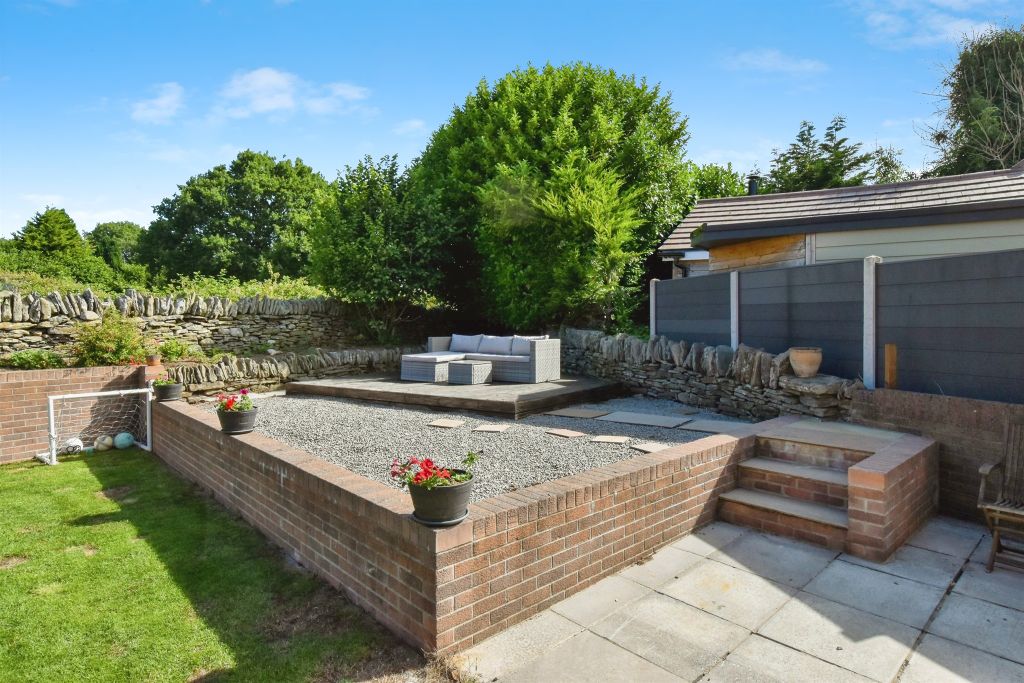 Property photo 2 of 31