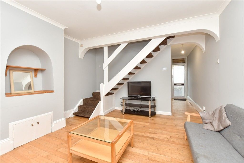 Property photo 3 of 7 Lounge