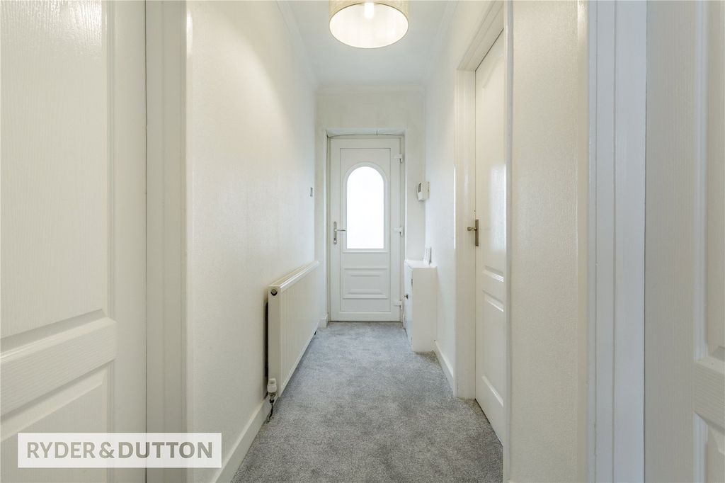 Property photo 3 of 14 Entrance Hall