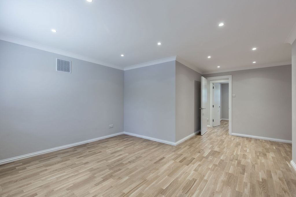 Property photo 3 of 10 Living_Room