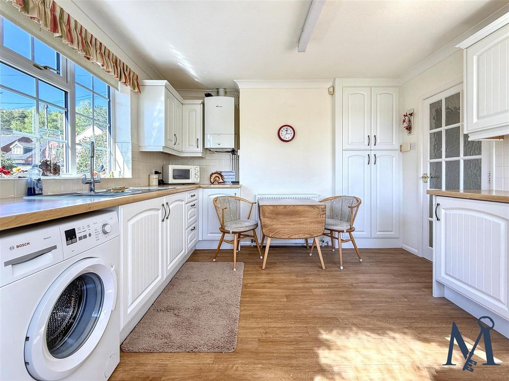 Property photo 3 of 20 Breakfast Kitchen