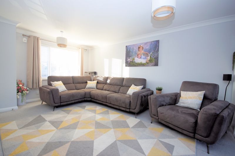 Property photo 2 of 19 Lounge