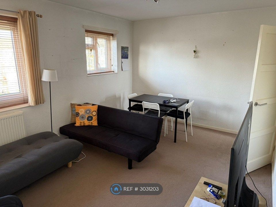 Property photo 1 of 9 Living Room
