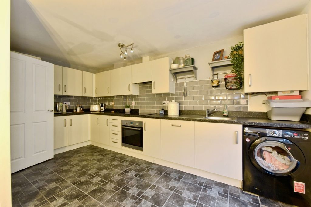 Property photo 3 of 17 Photo