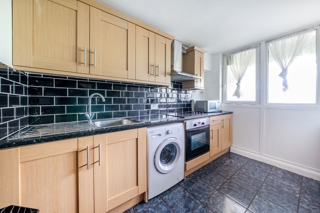 Property photo 2 of 9 1345581-11-68Af0E...