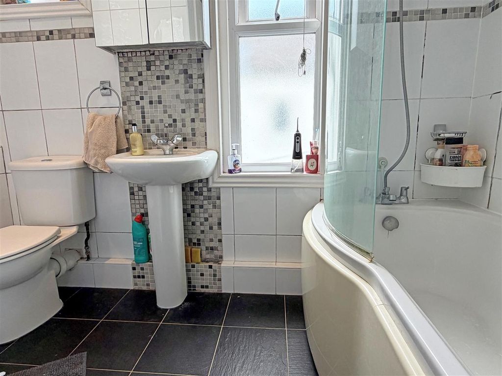 Property photo 1 of 9 Bathla.Jpg