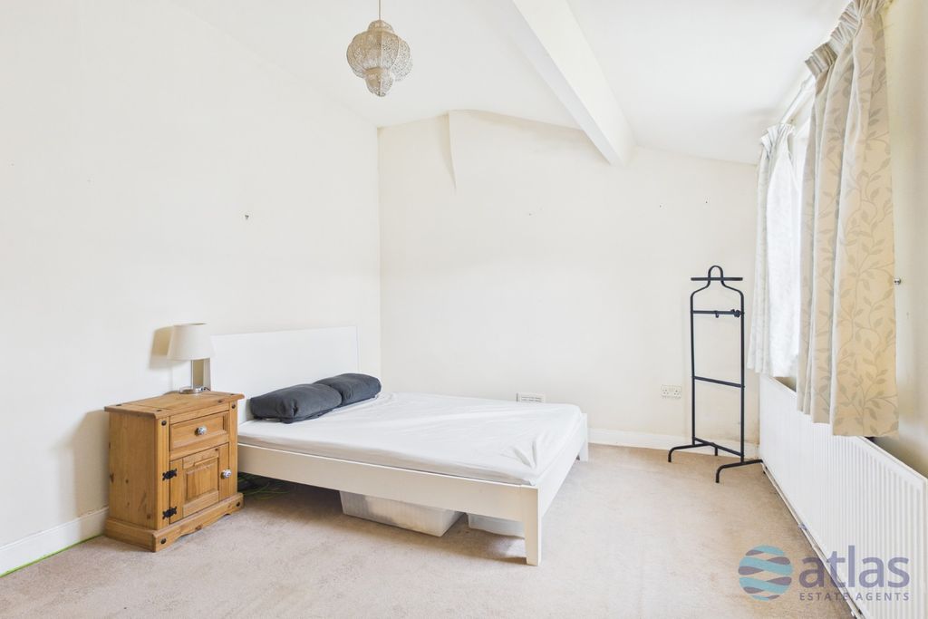 Property photo 2 of 19 Bedroom