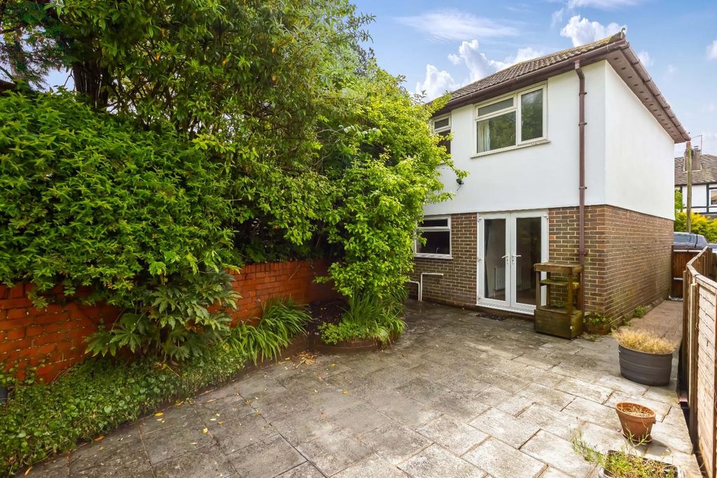 Property photo 2 of 23 Coombe Rd_15.Jpg