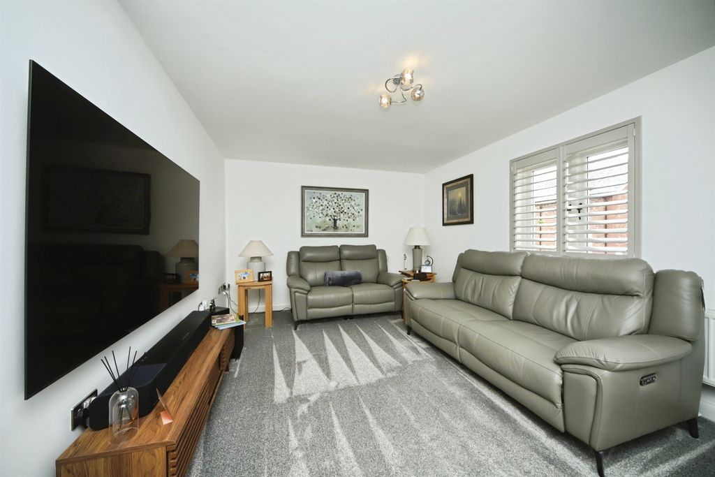 Property photo 2 of 21