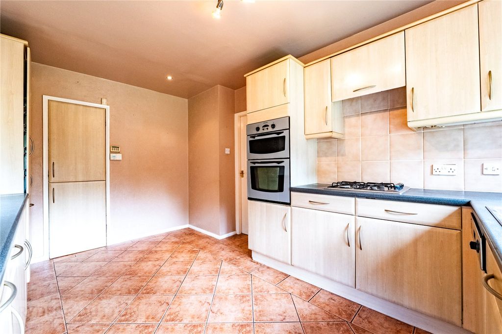 Property photo 3 of 27 Kitchen