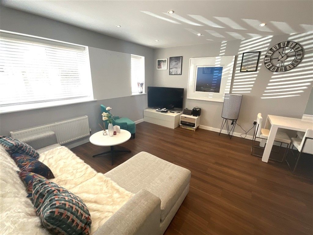 Property photo 2 of 6 Lounge