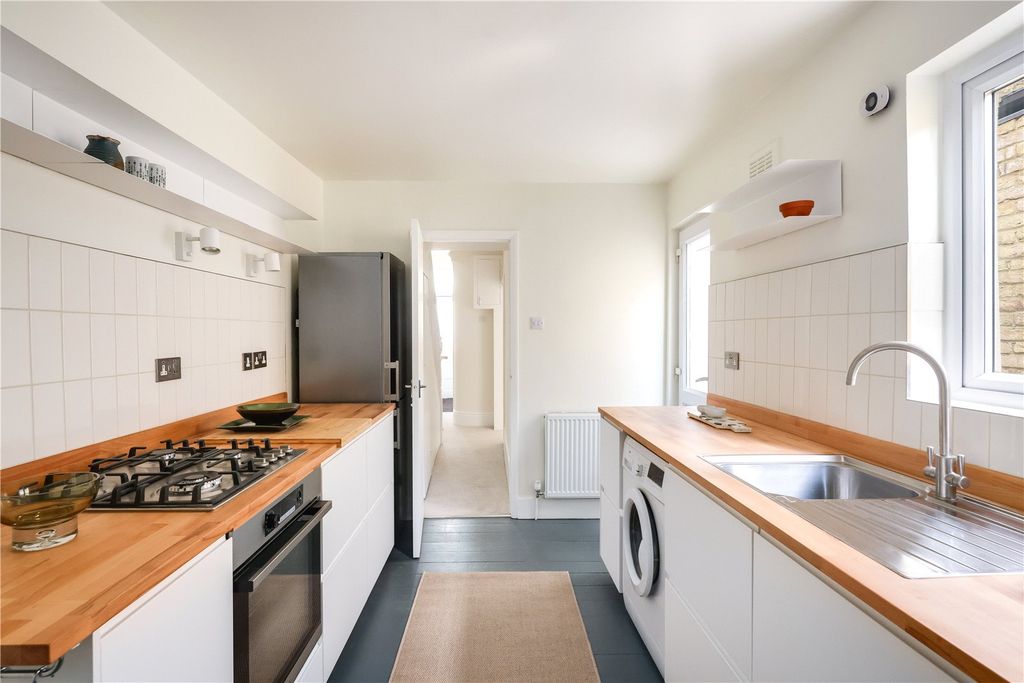 Property photo 2 of 19 Kitchen