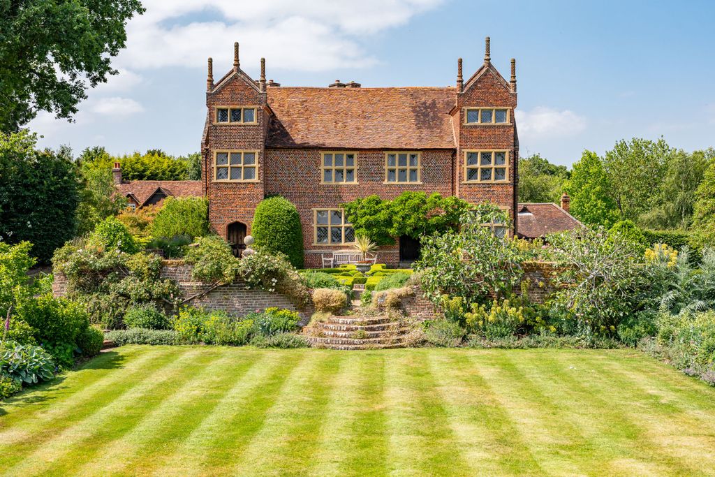 Property photo 1 of 51 Queen Hoo Hall