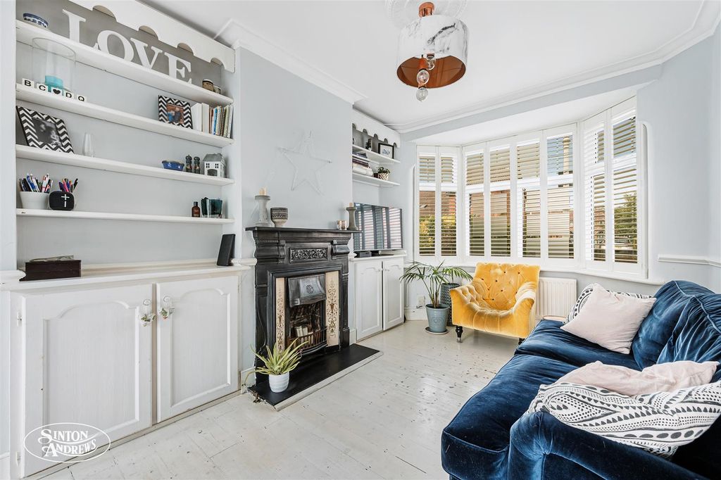 Property photo 3 of 12 81 Balfour Road-3.Jpg