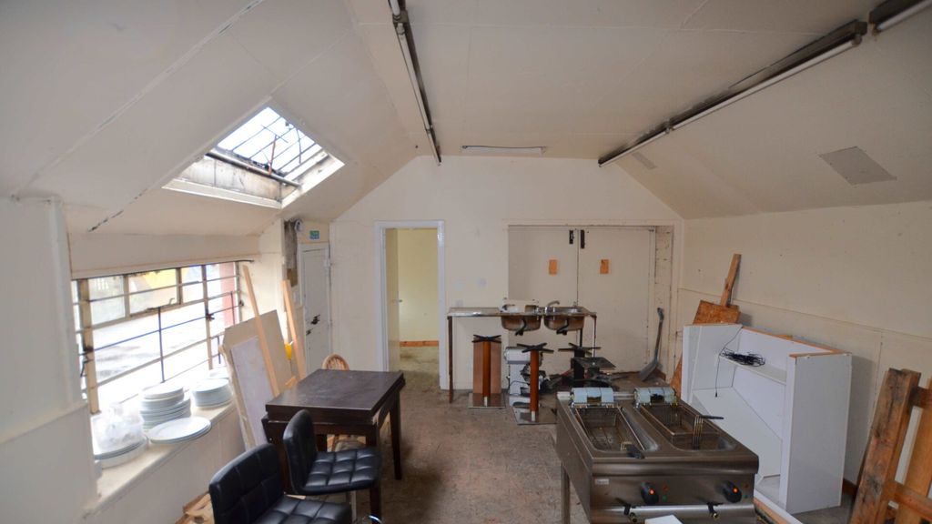 Property photo 3 of 7 Allied-Surveyors-Scotland-105-Bongate-Jedburgh-Wor